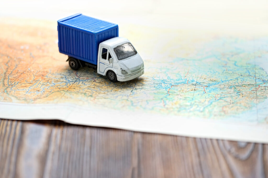 軽自動車が海外へ輸出される流れを示したイメージ